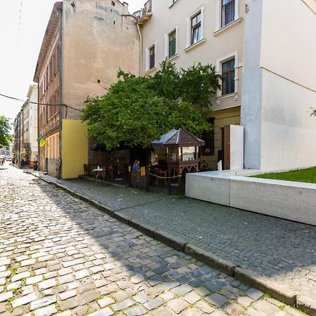 Квартира Подобово На Площі Ринок 39 Сам Центр Львова Esterno foto