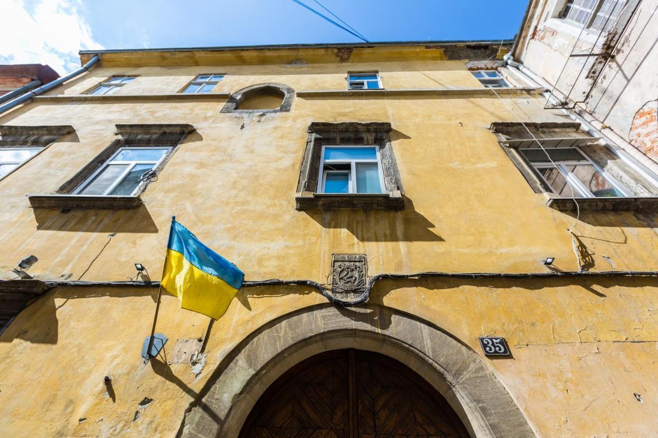 Квартира Подобово На Площі Ринок 39 Сам Центр Львова Esterno foto