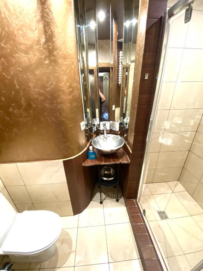 Квартира Подобово На Площі Ринок 39 Сам Центр Львова Esterno foto