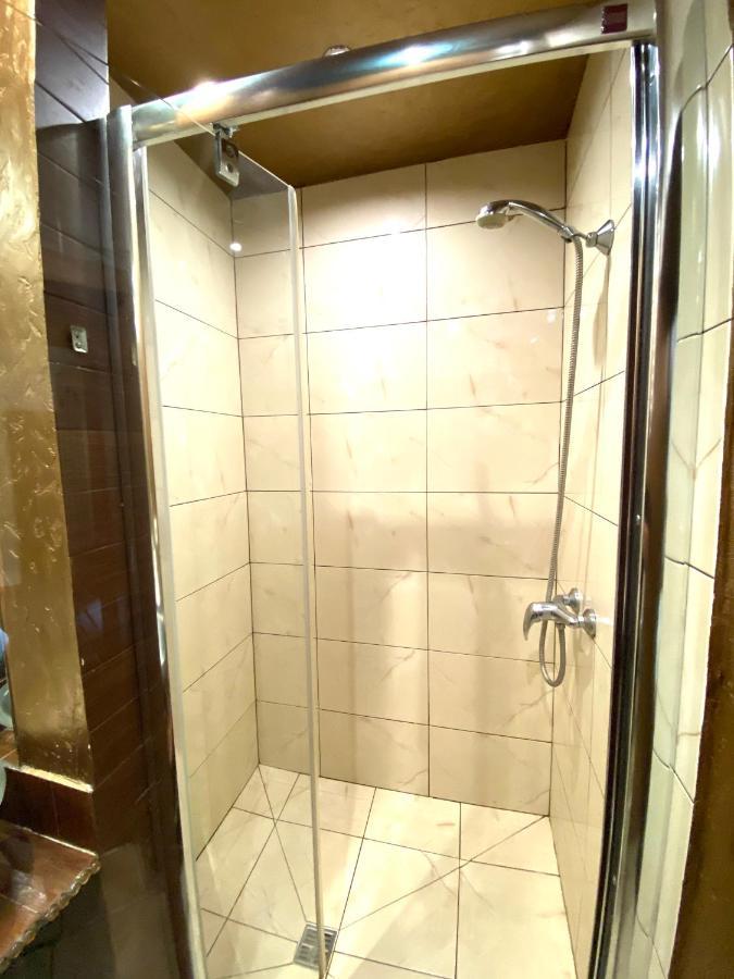 Квартира Подобово На Площі Ринок 39 Сам Центр Львова Esterno foto